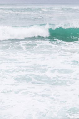 surfes bulutlu günde ile Atlantik kıyı şeridi