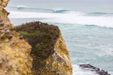 surfes bulutlu günde ile Atlantik kıyı şeridi