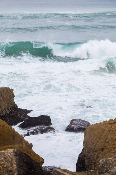 surfes bulutlu günde ile Atlantik kıyı şeridi