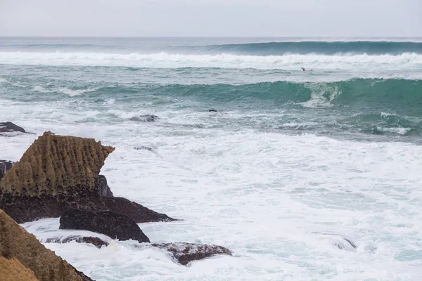 surfes bulutlu günde ile Atlantik kıyı şeridi
