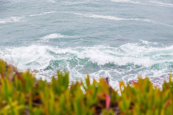 surfes bulutlu günde ile Atlantik kıyı şeridi