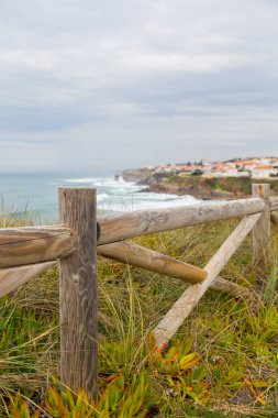 ahşap fance ve bitkiler manzara sahil şeridine