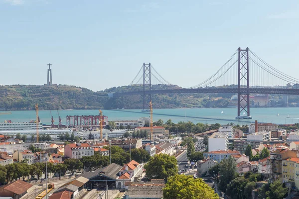 Blick auf die Reisestadt Lissabon von oben — Stockfoto