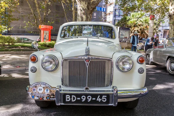 Lisbon, Portekiz - 24 Eylül 2017: Reto otomobil sokak o