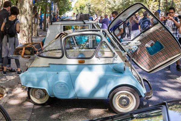 Lisbon, Portekiz - 24 Eylül 2017: Reto otomobil sokak o