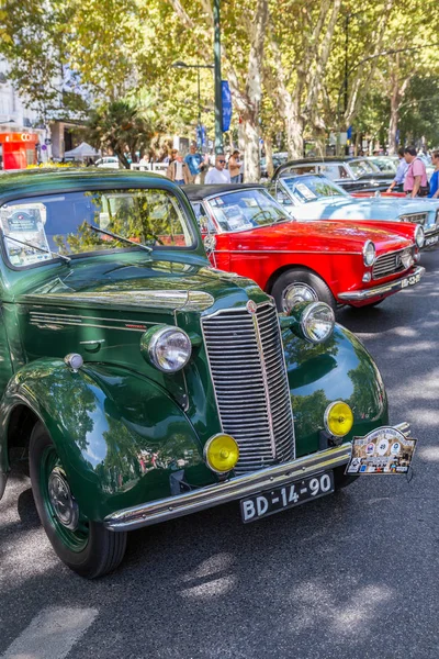 Lisboa, Portugal - 24 de septiembre de 2017: Salón de coches Reto en la calle o — Foto de Stock