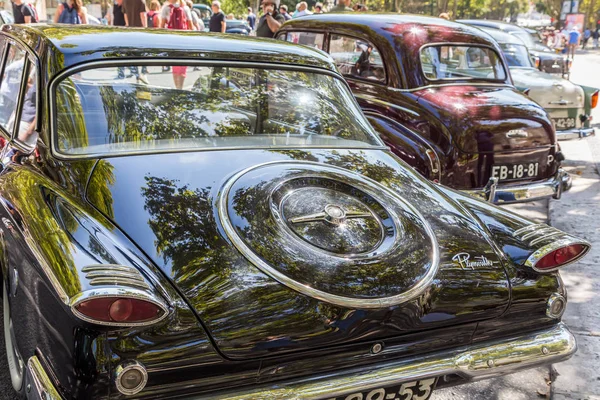 Lisboa, Portugal - 24 de setembro de 2017: Reto show de carros na rua o — Fotografia de Stock