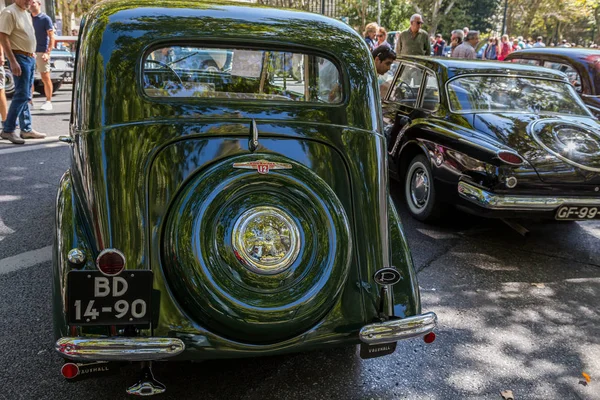 Lisbon, Portugal - september 24, 2017: Reto car show on street o — Stock Photo, Image