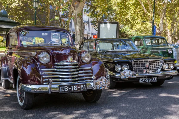 Lisboa, Portugal - 24 de setembro de 2017: Reto show de carros na rua o — Fotografia de Stock