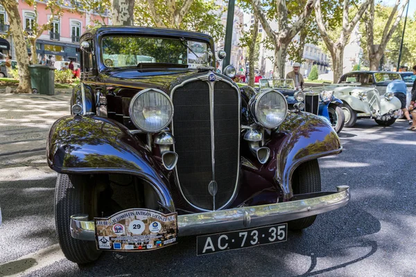 Lisboa, Portugal - 24 de septiembre de 2017: Salón de coches Reto en la calle o — Foto de Stock