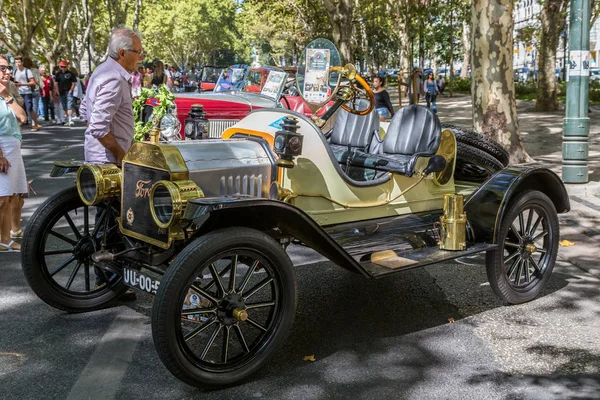 Lisbon, Portekiz - 24 Eylül 2017: Reto otomobil sokak o