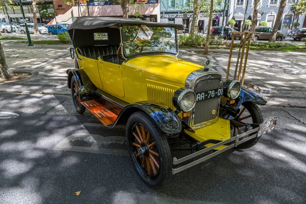 Lisbon, Portekiz - 24 Eylül 2017: Reto otomobil sokak o