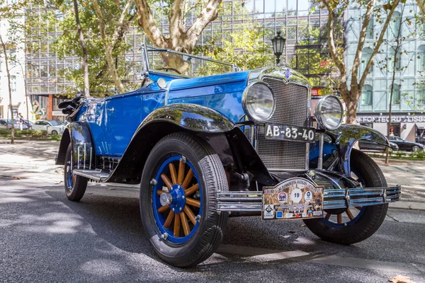 Lisbon, Portekiz - 24 Eylül 2017: Reto otomobil sokak o