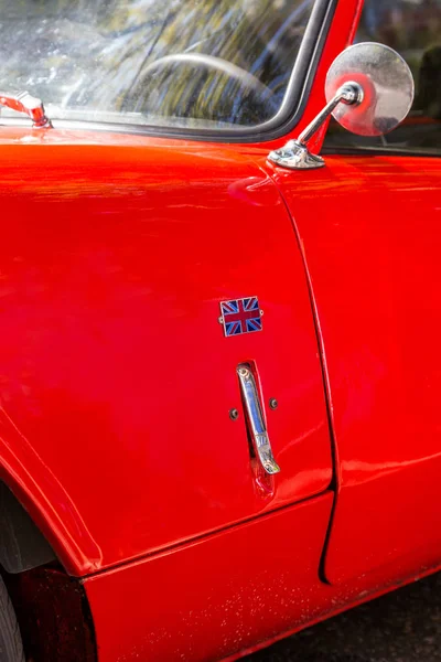 Detalles reto espectáculo de coches en la calle de la ciudad — Foto de Stock