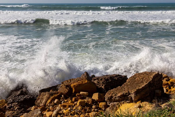 Costa Oceano Ondas Movimento Com Espuma Energia Eólica Água Azul — Fotografia de Stock