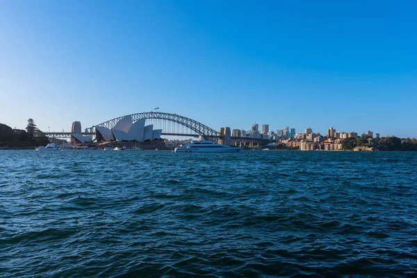 Görünümü Harbour Bridge Avustralya ve Sydney Opera Binası