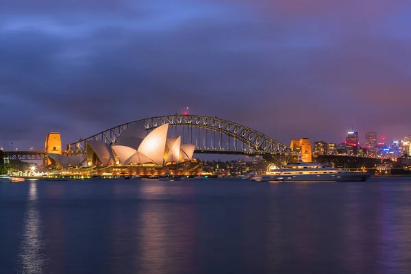 Vista de Sydney Opera House And Harbour Bridge Australia al atardecer — Foto de Stock