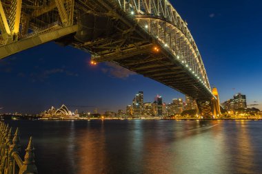 Milsons noktadan North Sydney Avustralya'da Sydney Harbour adlı nightt görüntülendi.