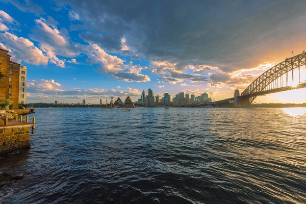 Porto de Sydney ao pôr do sol visto de Milsons Point no norte de Sydney Austrália — Fotografia de Stock
