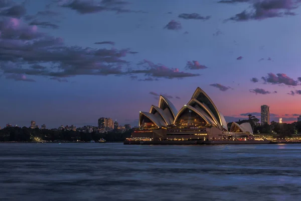 Sydney Opera House Sydney Australia al atardecer . — Foto de Stock