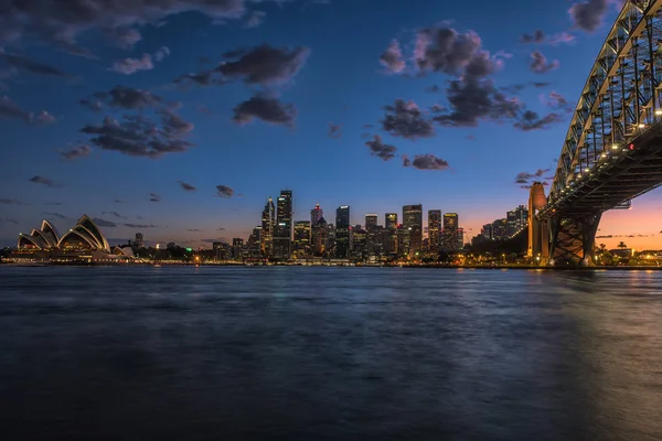 Port de Sydney la nuit vue de Milsons Point à North Sydney Australie . — Photo