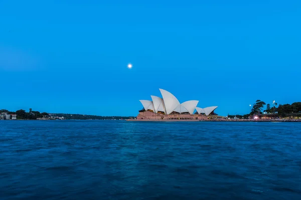 Puerto de Sydney al atardecer visto desde Milsons Point en el norte de Sydney Australia . — Foto de Stock