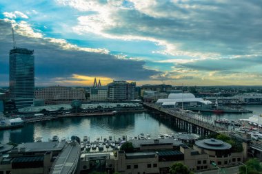 Darling Harbour Sydney Avustralya gün batımında