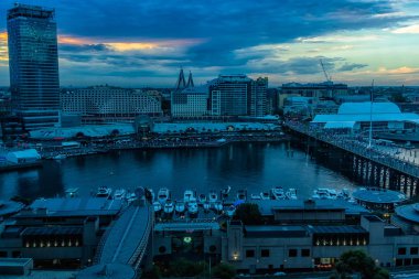 Darling Harbour Sydney Avustralya gün batımında