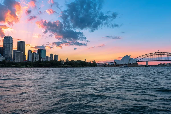 Puesta de sol en la ciudad de Sydney Australia . — Foto de Stock