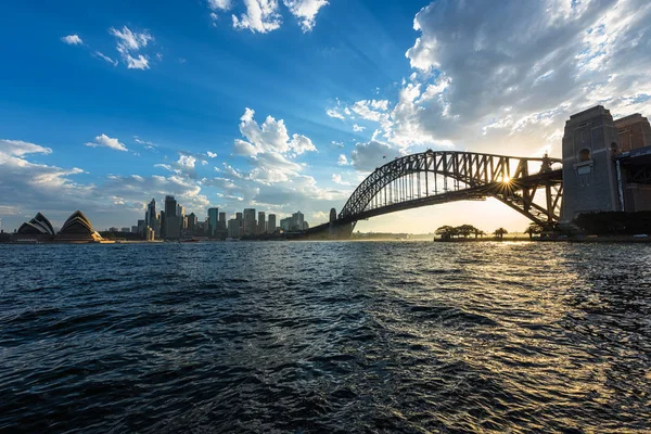 Vista de Sydney Opera House And Harbour Bridge Sydney Australia al atardecer . — Foto de Stock