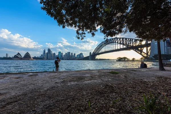 Vista de Sydney Opera House And Harbour Bridge Sydney Australia al atardecer . — Foto de Stock