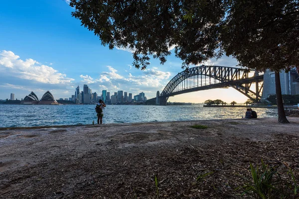 Pemandangan Sydney Opera House And Harbour Bridge Sydney Australia saat matahari terbenam . — Stok Foto