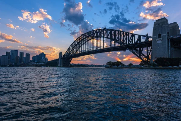 Vista de Sydney Opera House And Harbour Bridge Sydney Australia al atardecer . — Foto de Stock