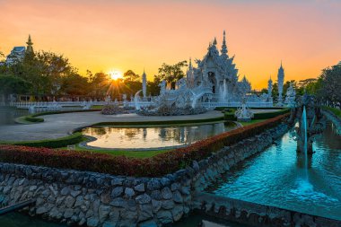 WAT Rong Khun(White temple) Chiang Rai,Thailand.23/01/2018 Wat Rong Khun batımında modern Binası, iyi bilinen dünya çapında olduğunu. Yazar Kositpipat.Opened tarafından tasarlanmıştır 1997 yılında ziyaret edenler için.