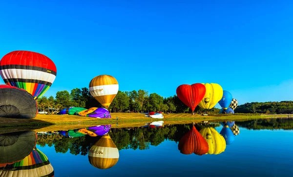 辛加公园国际气球节2018在清莱 162018 电影节将看到35梦幻气球从16个国家 包括乌克兰 加拿大和瑞士 — 图库照片