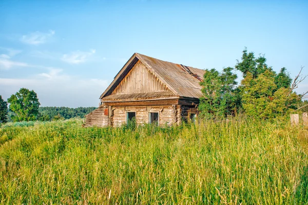 Gamla övergivna trähus — Stockfoto