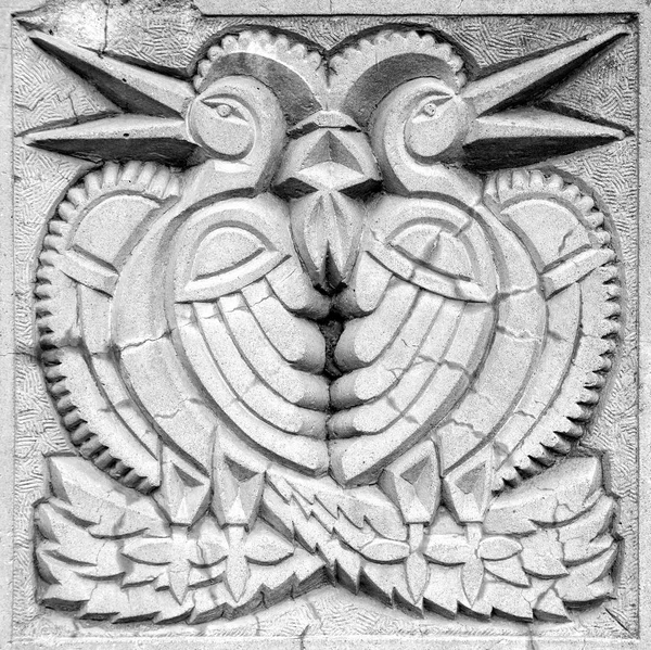 Deux oiseaux féeriques, bas-relief — Photo