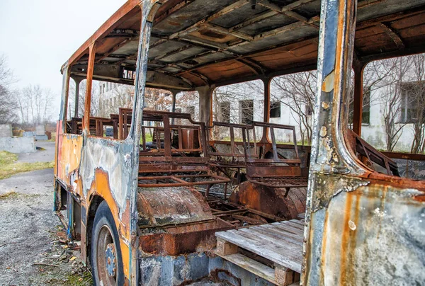 Quemó el autobús abandonado — Foto de Stock