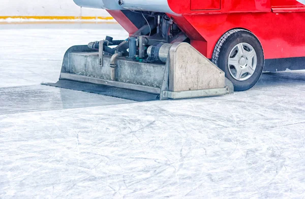 Special machine leveled ice rink — Stock Photo, Image