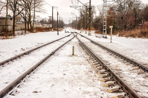 Caminho de ferro recuando para a distância no inverno — Fotografia de Stock