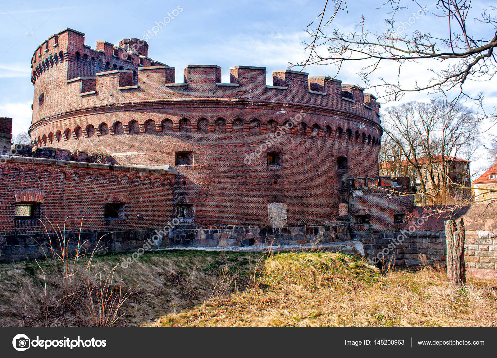 Старая Крепость В Солнечный День Стоковое Фото ©Radnatt 148200963