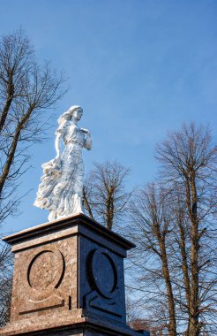 bir kadının Mermer heykel