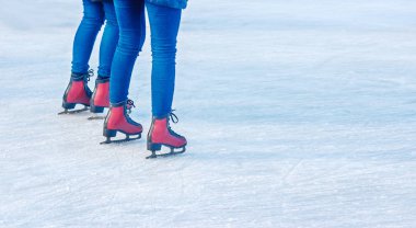 genç kız paten. ayak portre