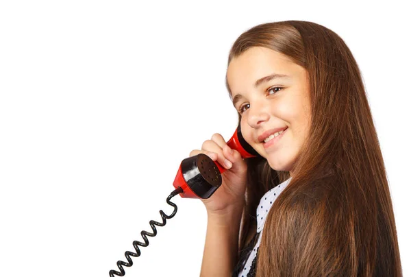 Девочка-подросток разговаривает по ретро-телефону — стоковое фото