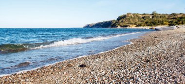 Yaz günü deniz dalgalarıyla dolu bir deniz kapsülü