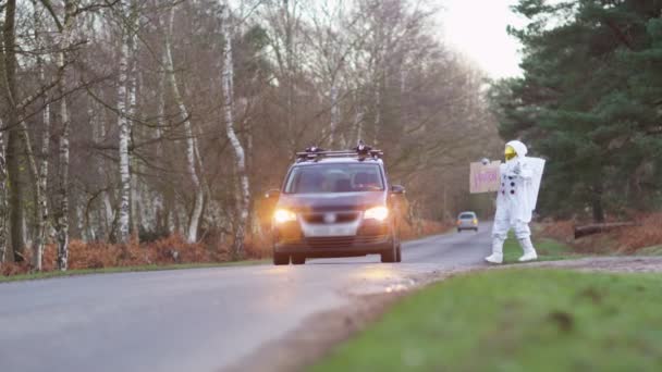 Astronaut trying to hitch a ride — Stock video