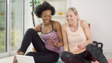  evde egzersiz arkadaşlar