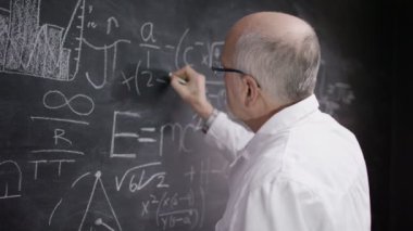 Akademik adam matematik formülleri yazma