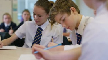 çalışma masaları öğrenciler