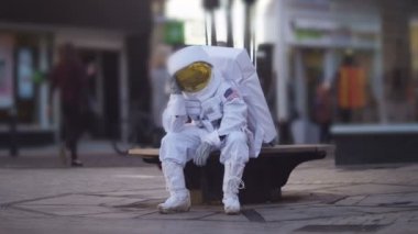  astronot bir şehirde kaybettim